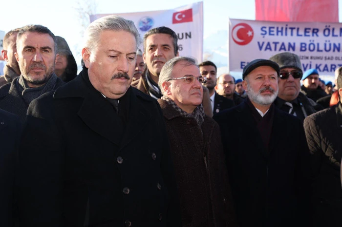 BAŞKAN &Ouml;ZDOĞAN, 17 ARALIK ŞEHİTLERİNİ DUALARLA YAD ETTİ