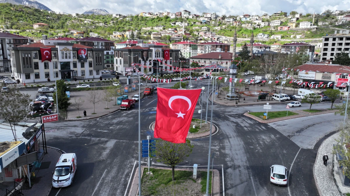 BAŞKAN &Ouml;ZDOĞAN: "T&Uuml;M İMKANLARIMIZLA GEN&Ccedil;LERİMİZİN YANINDAYIZ"