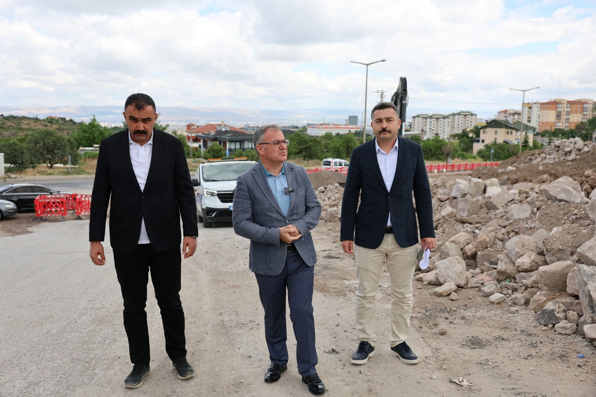 Erciyes Mahallesi’nde Yol Genişletme Çalışmaları Sürüyor