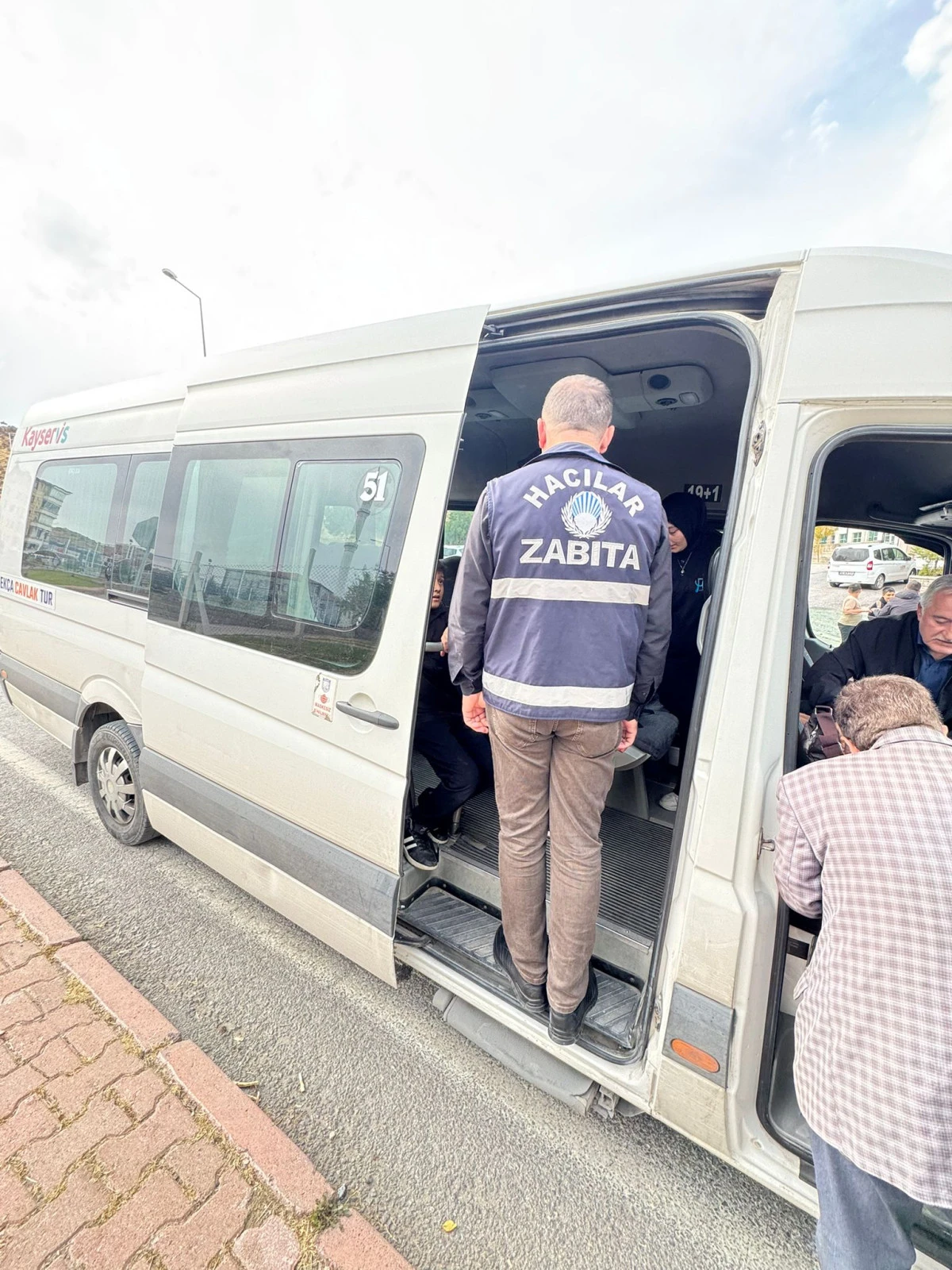 HACILAR’DA ÖĞRENCİLERİN GÜVENLİĞİ EMİN ELLERDE