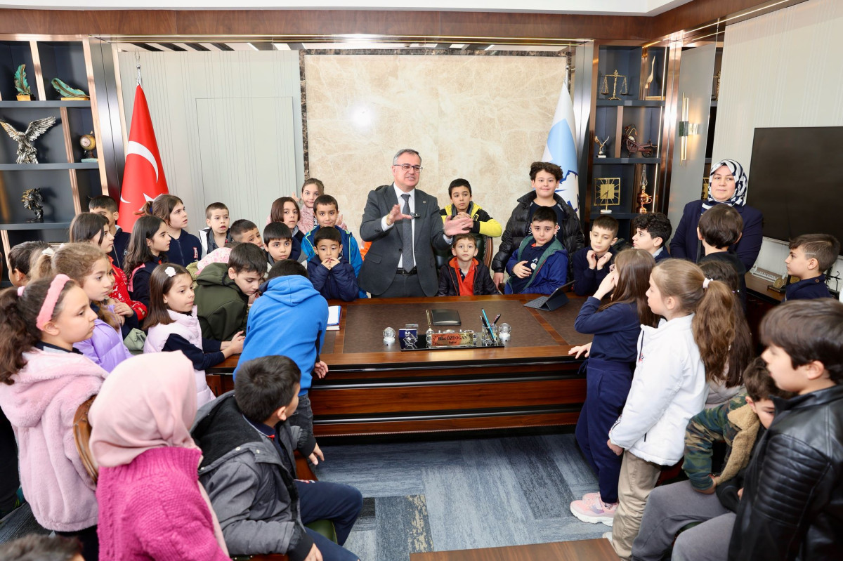 MİNİKLERDEN BAŞKAN ÖZDOĞAN’A ANLAMLI ZİYARET